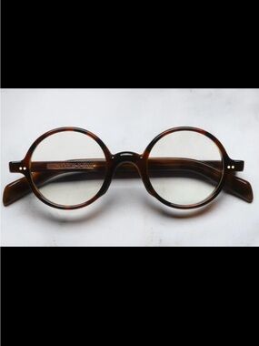 Round Retro Men’s Glasses in Tortoiseshell